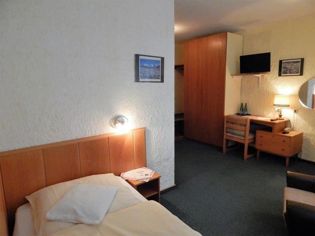 Land-Gut-Hotel Zum Alten Forsthaus - Aufladestation Fuer Elektroautos Hurtgenwald Екстер'єр фото